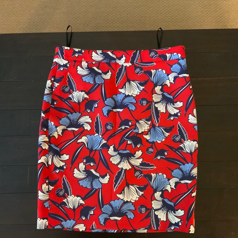 J.Crew knee pencil skirt in tropical print size 6.